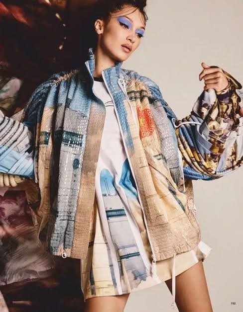 Pesona Anggun Bella Hadid Dalam Pemotretan Majalah Fashion: